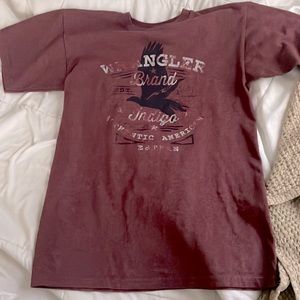 wrangler tshirt that has only been worn once, no flaws!!